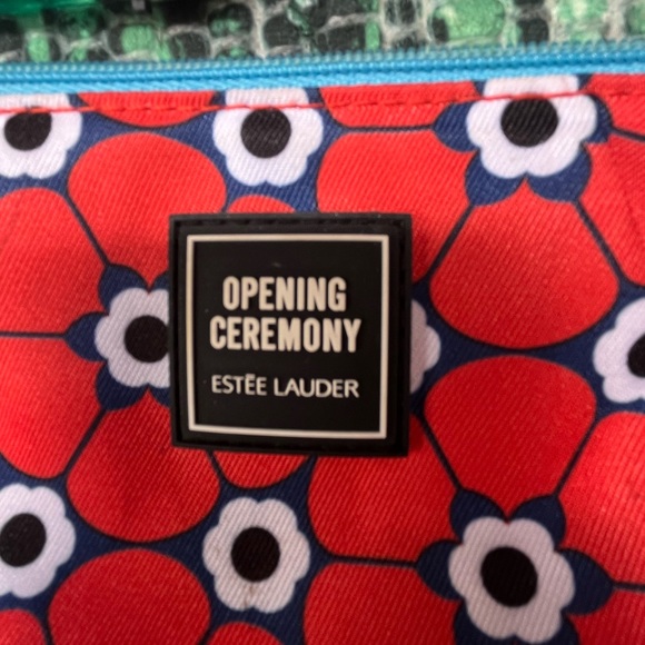 Este Lauder small red floral cosmetic bag like new - Picture 5 of 6